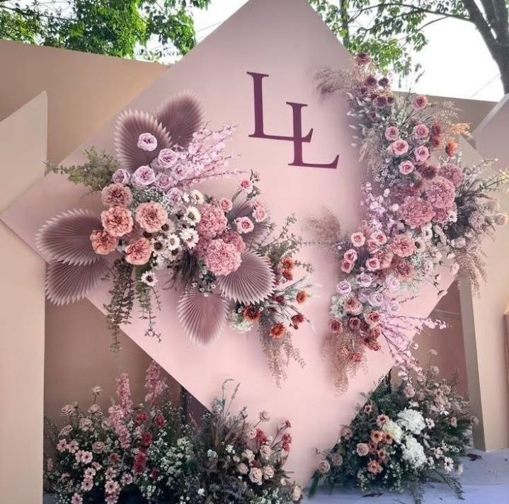 photo_5929532270497088952_x