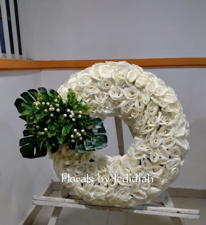 photo_5929532270497088955_x