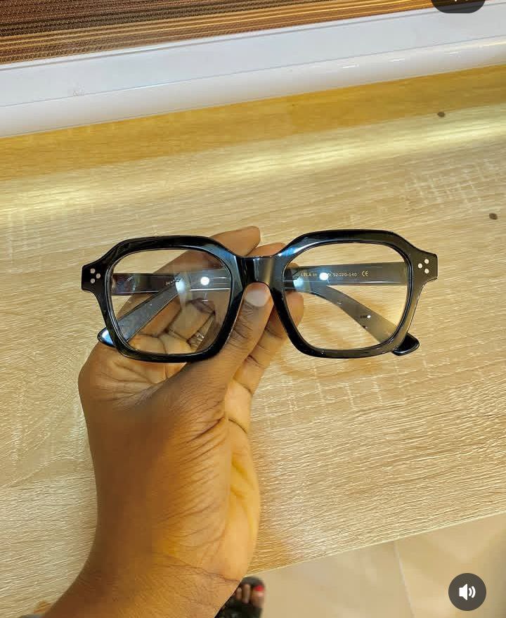 photo_5836912365914491883_y