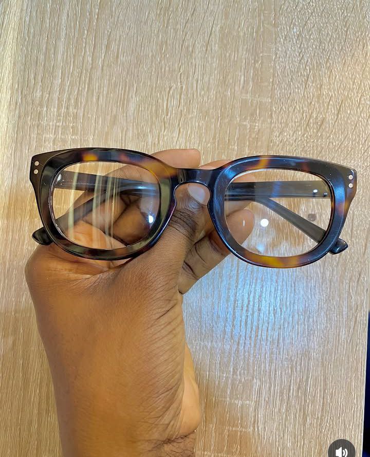 photo_5836912365914491884_y