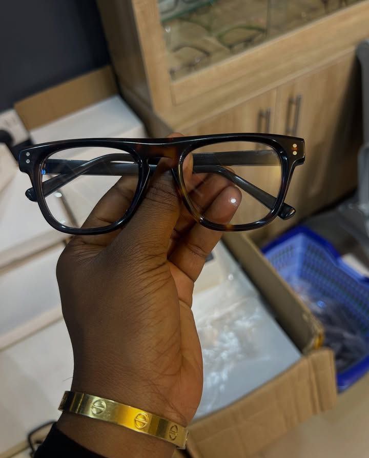 photo_5836912365914491886_y