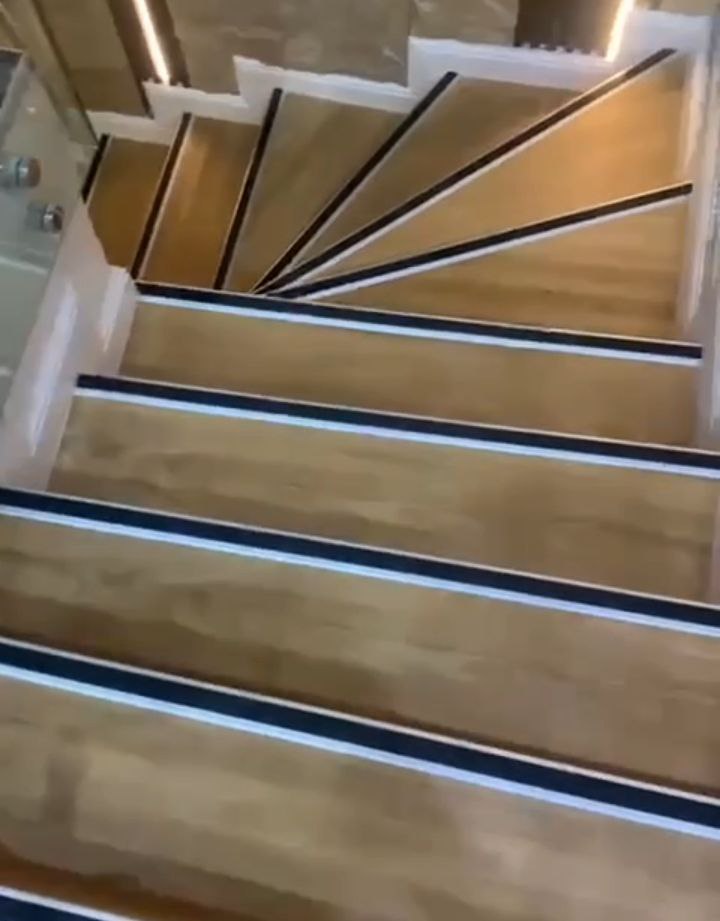 photo_6046178050342325543_y